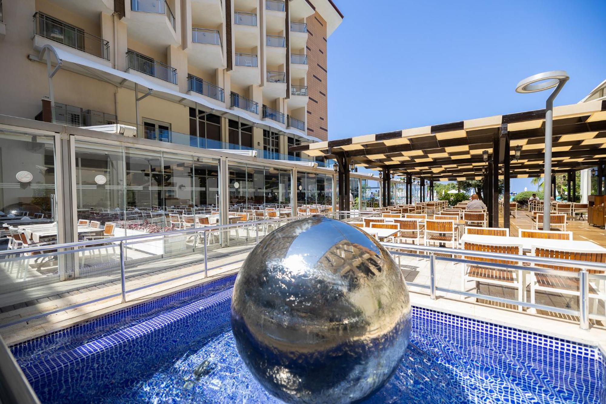 Ramada Resort Kusadasi & Golf Exteriér fotografie