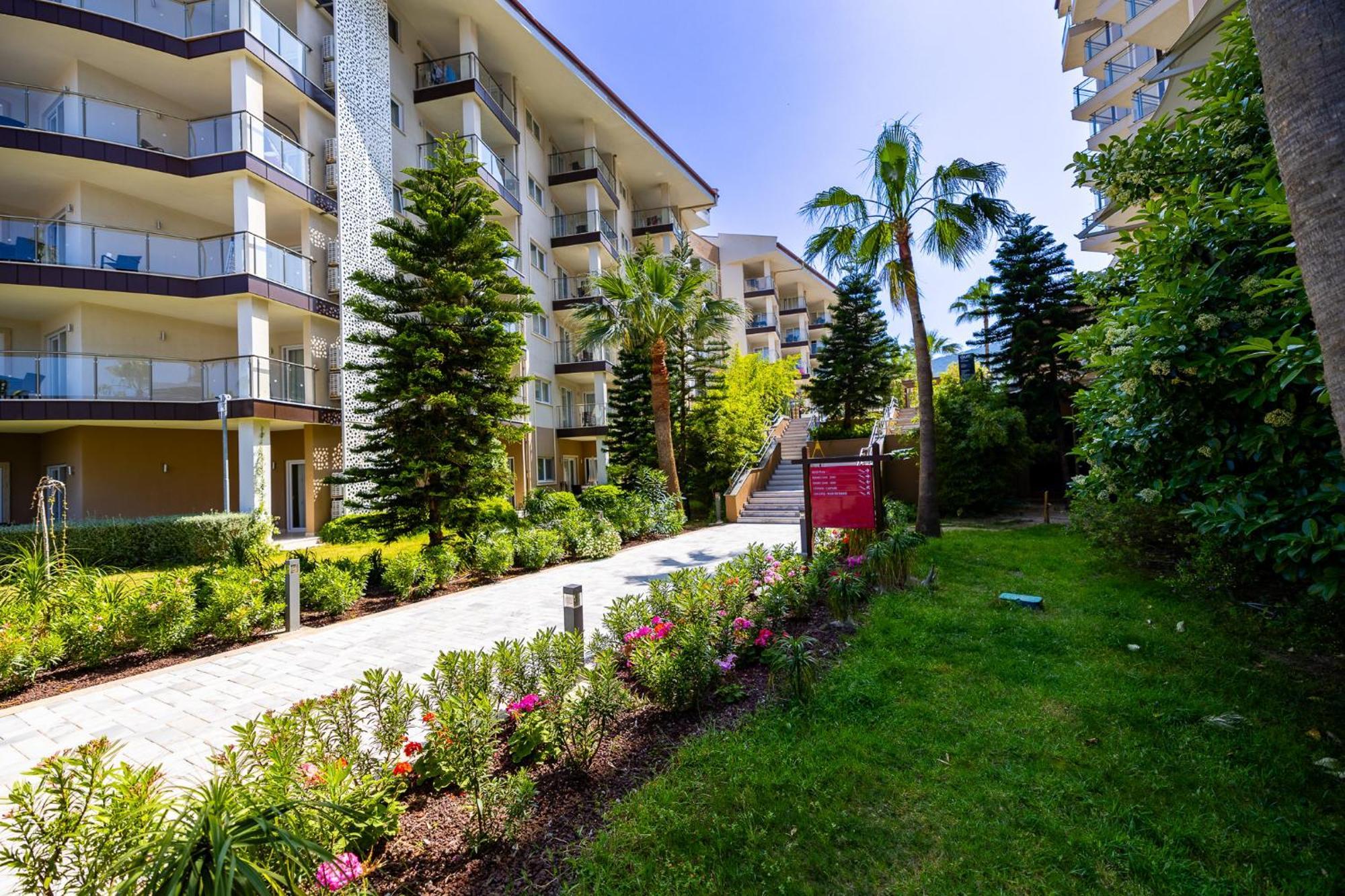 Ramada Resort Kusadasi & Golf Exteriér fotografie Residential complex in Antalya
