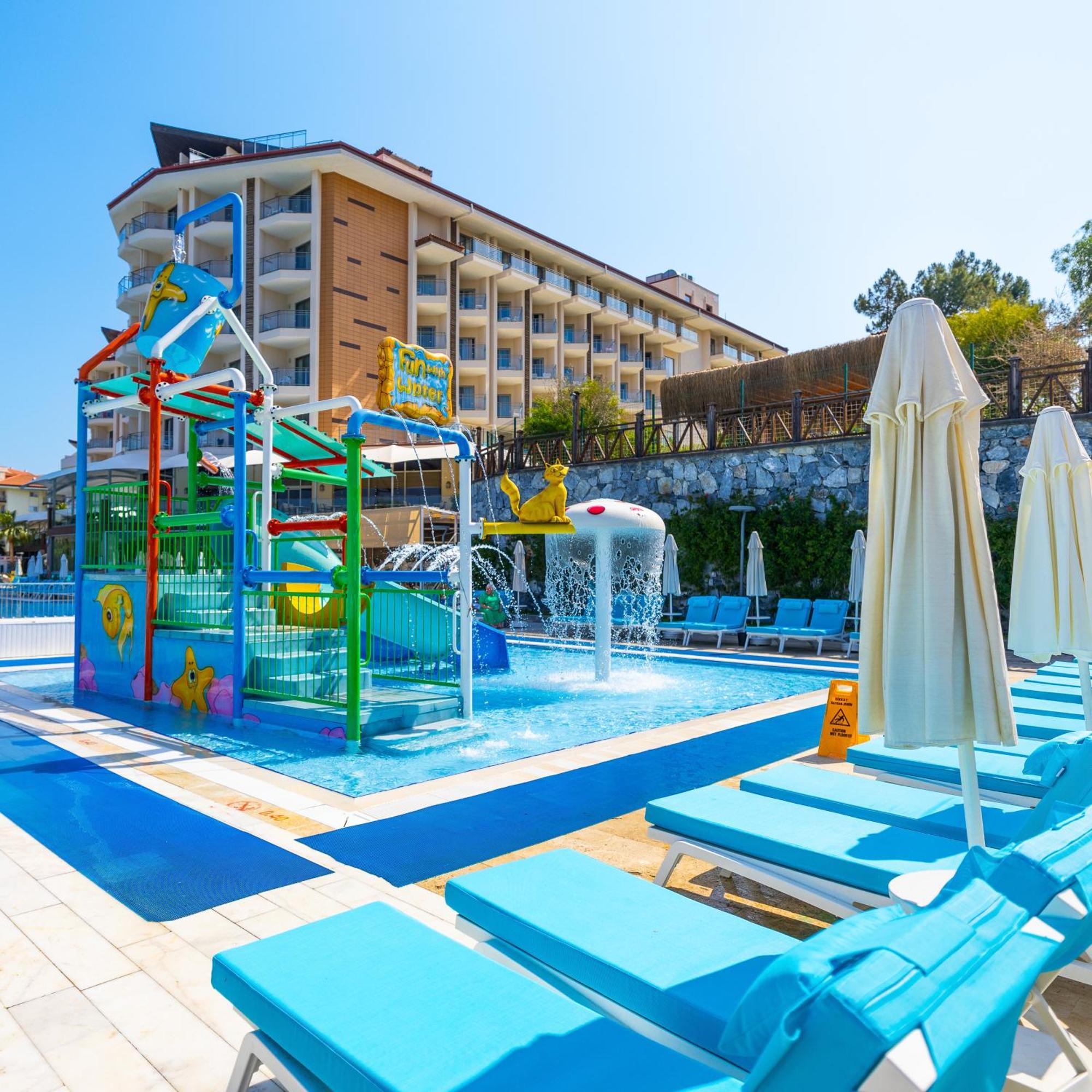 Ramada Resort Kusadasi & Golf Exteriér fotografie